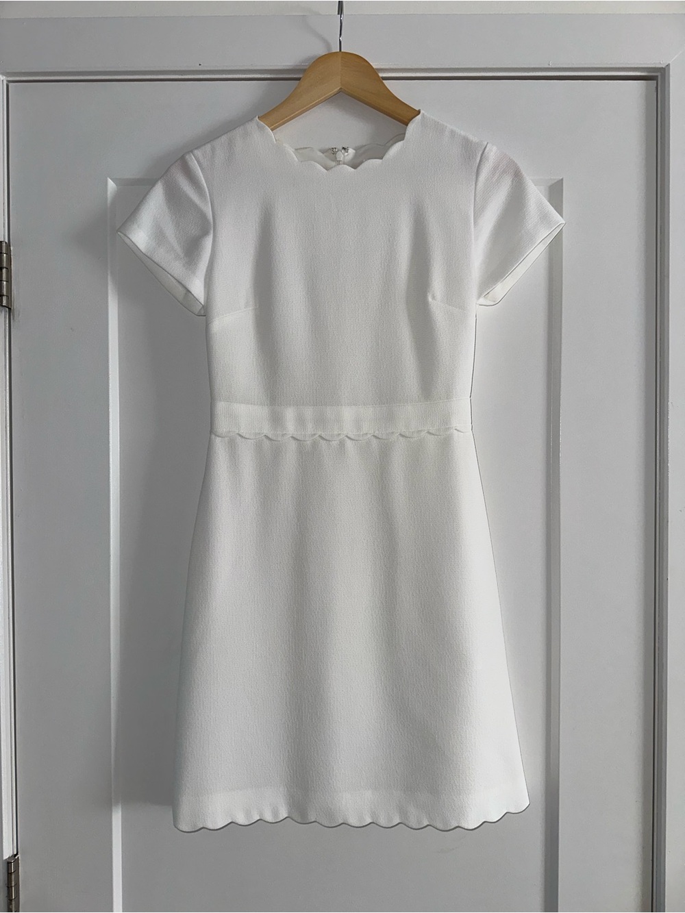 Club Monaco White Scalloped Trim Mini Dress Short Sleeve, Size 00